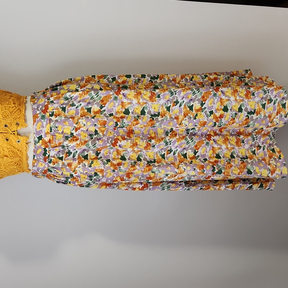 SOLD - Floral midi skirt - Picture 1 of 3